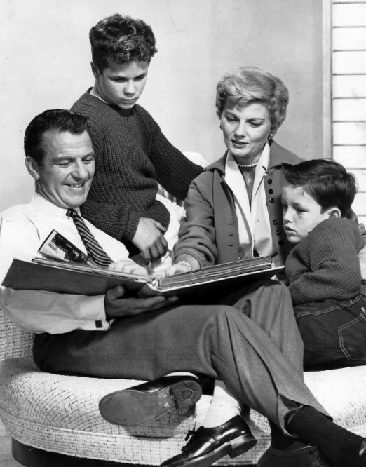 Cleaver_family_Leave_it_to_Beaver_1960